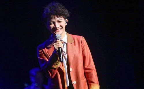 周深吃情侣瓜,揭秘明星情侣甜蜜瞬间