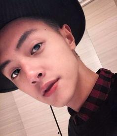 官鸿吃梁靖康瓜,甜蜜瞬间引网友热议