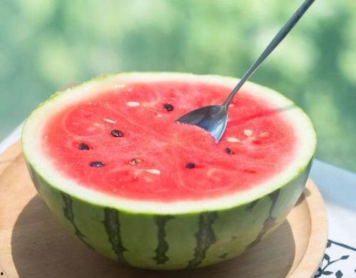 夏天吃瓜怎么吃最好吃,揭秘最佳吃瓜技巧