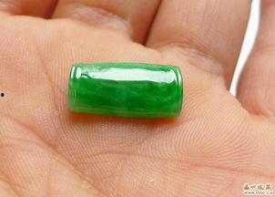 翡翠佛公吃瓜,揭秘古董珍玩中的趣味故事