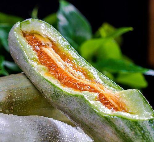 不露脸吃羊角蜜瓜